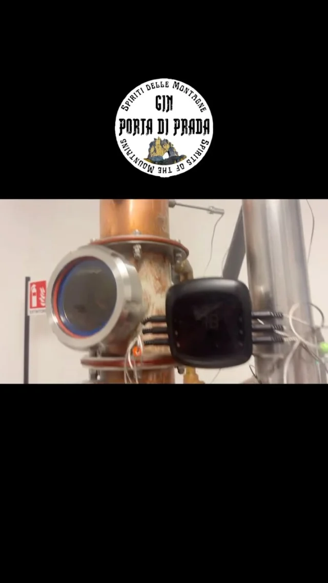 Un breve video girato in distilleria che mostra come nasce il nostro Gin Porta di Prada, tutto artigianale con i suoi ingredienti naturali al 100% www.ginportadiprada.it